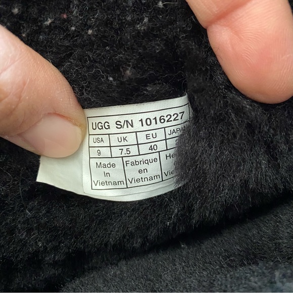 Ugg Bailey Button Triplet II Boots - Picture 6 of 10
